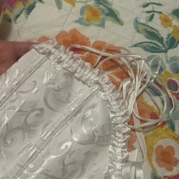 Spirit White Floral Corset - Picture 6 of 8